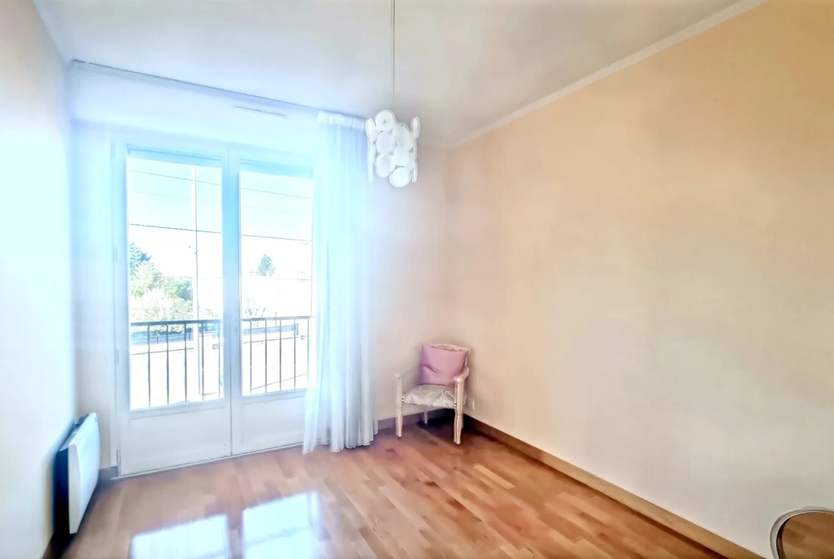 Appartement T4 lumineux avec 3 chambres, balcon et garage à Lempdes 