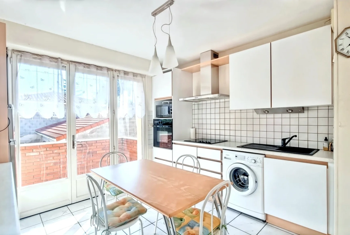 Appartement T4 lumineux avec 3 chambres, balcon et garage à Lempdes 