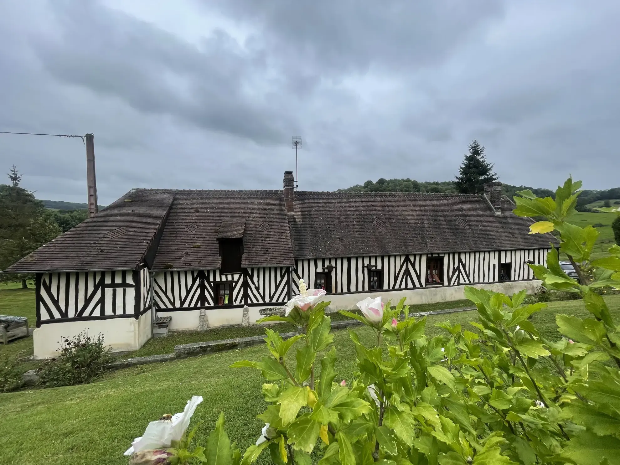 Longère normande de 97 m² avec terrain et plans d’eau à Canapville 