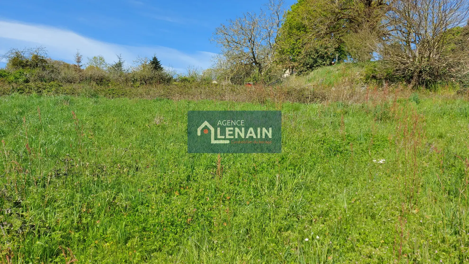Terrain à bâtir de 3538 m² près des Herbiers en Vendée 