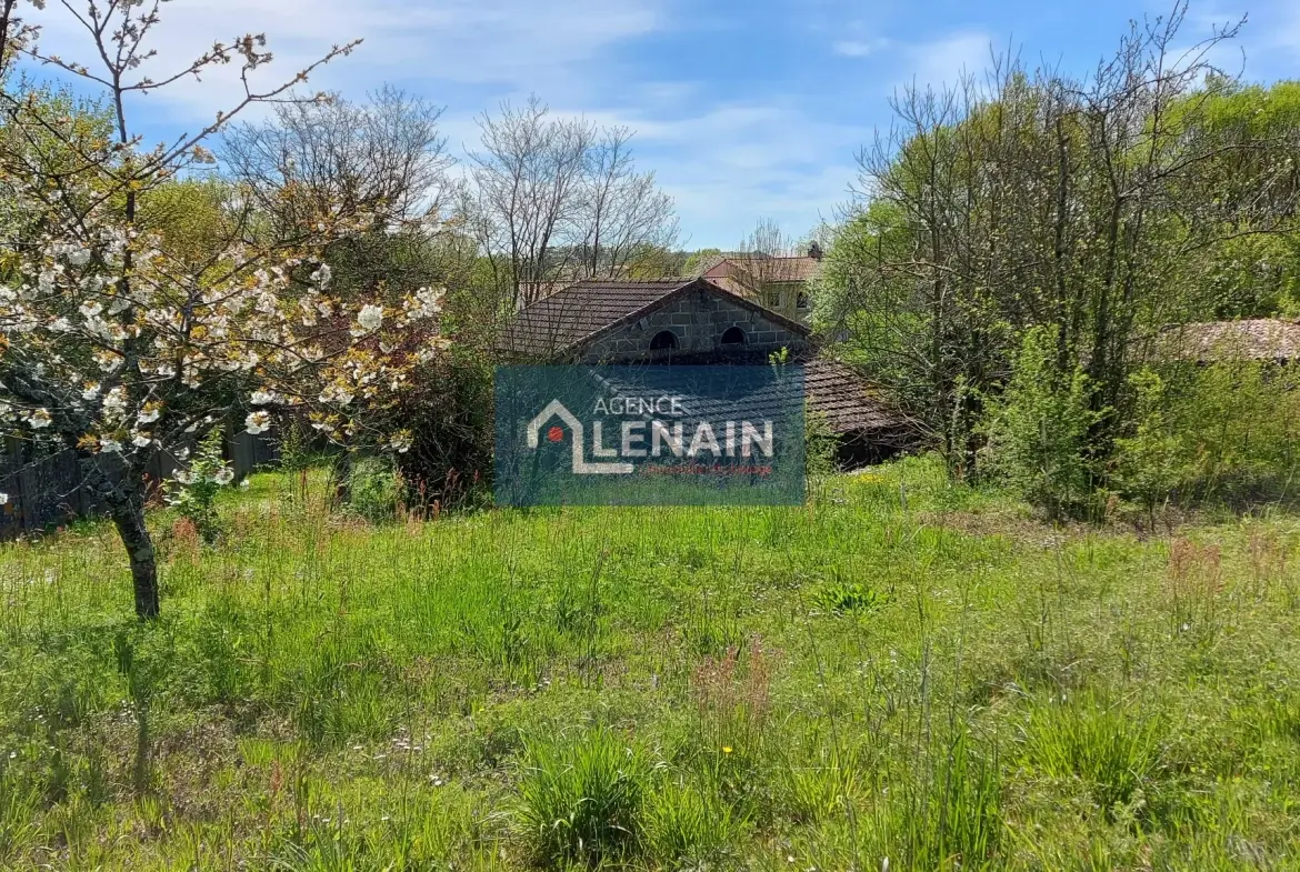 Terrain à bâtir de 3538 m² près des Herbiers en Vendée 
