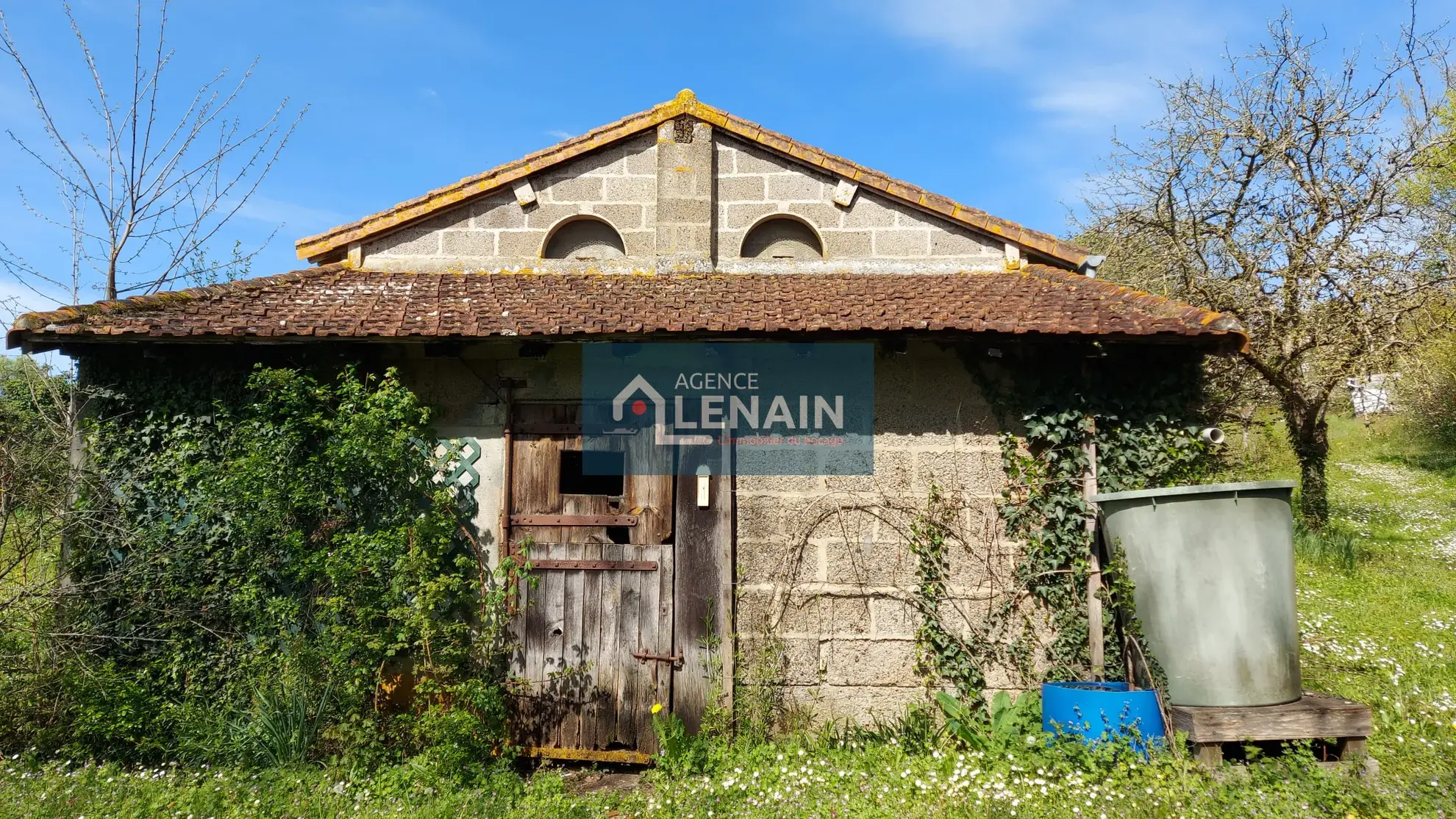 Terrain à bâtir de 3538 m² près des Herbiers en Vendée 