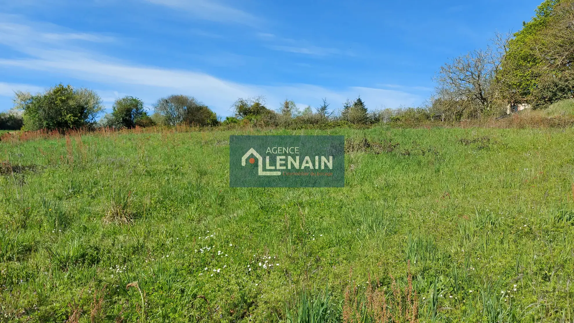 Terrain à bâtir de 3538 m² près des Herbiers en Vendée 