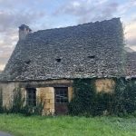 Ensemble de maisons en pierres à restaurer à Proissans, proximité Sarlat