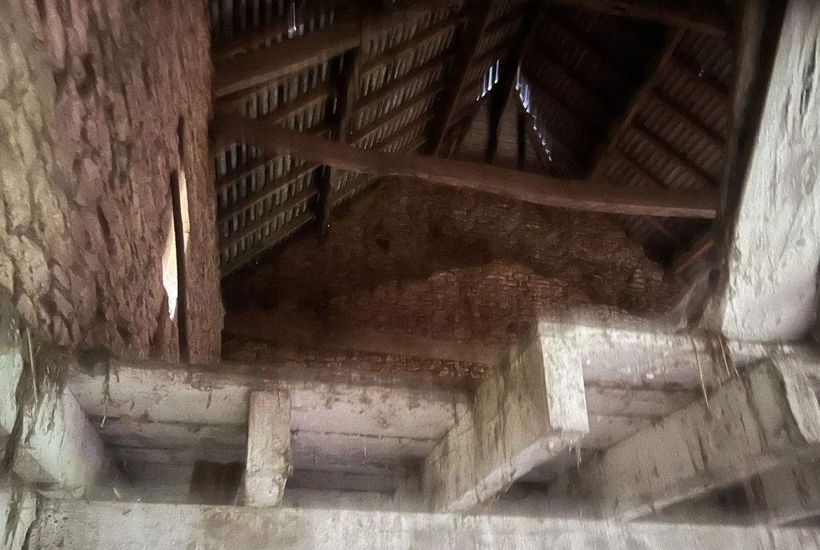 Ensemble de maisons en pierres à restaurer à Proissans, proximité Sarlat 