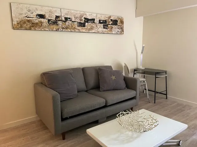 Studio rénové avec piscine et tennis au Chesnay — Opportunité d'investissement 