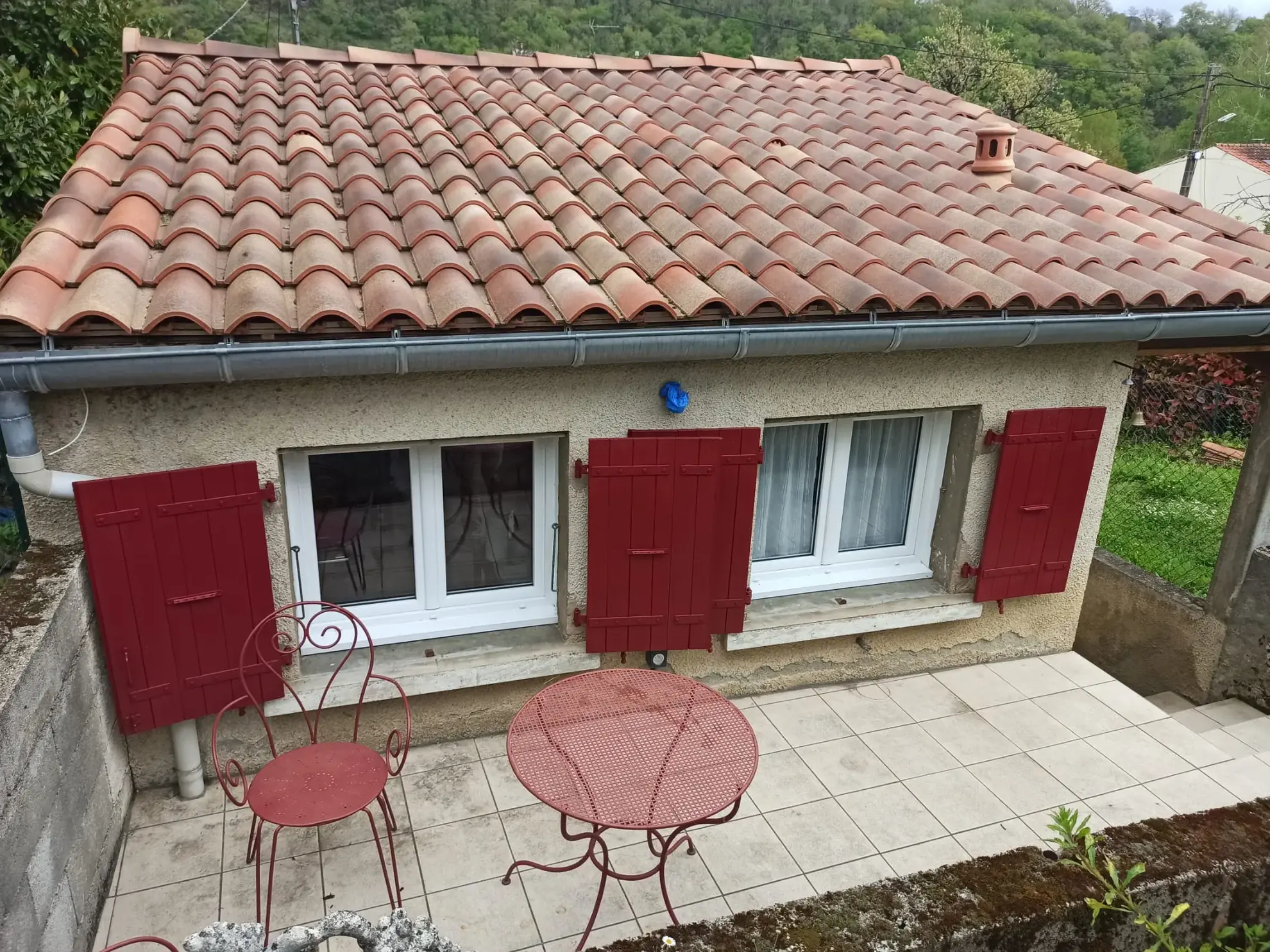 Petite maison à vendre à Roquecourbe avec terrasse, garage et jardin 