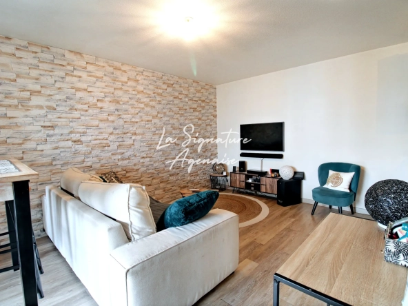 Appartement T3 avec terrasse à Agen, dernier étage avec piscine et parking