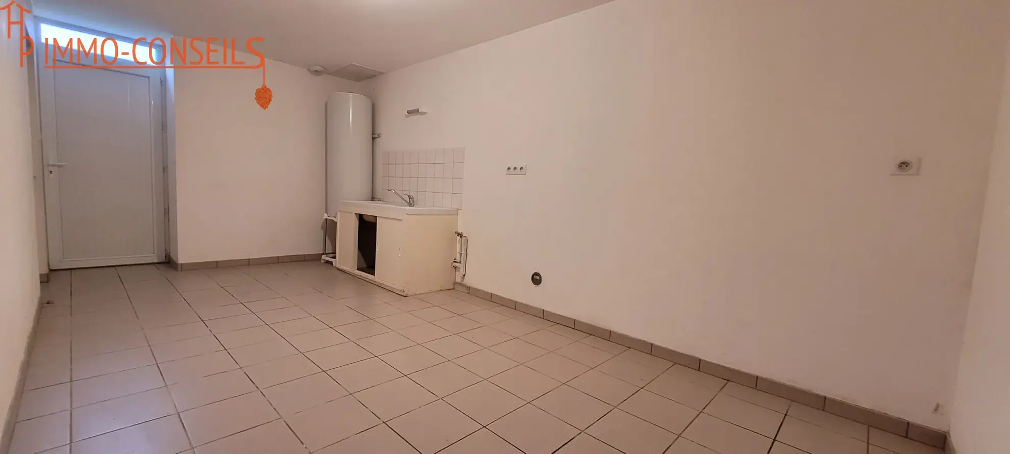 Charmante maison en pierre rénovée avec 3 chambres et bureau à La Chapelle Glain 