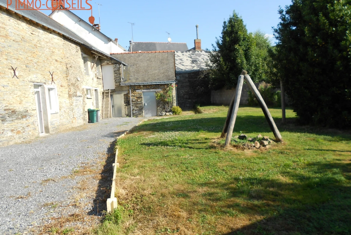 Charmante maison en pierre rénovée avec 3 chambres et bureau à La Chapelle Glain 