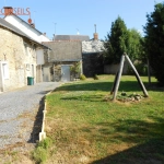 Charmante maison en pierre rénovée avec 3 chambres et bureau à La Chapelle Glain