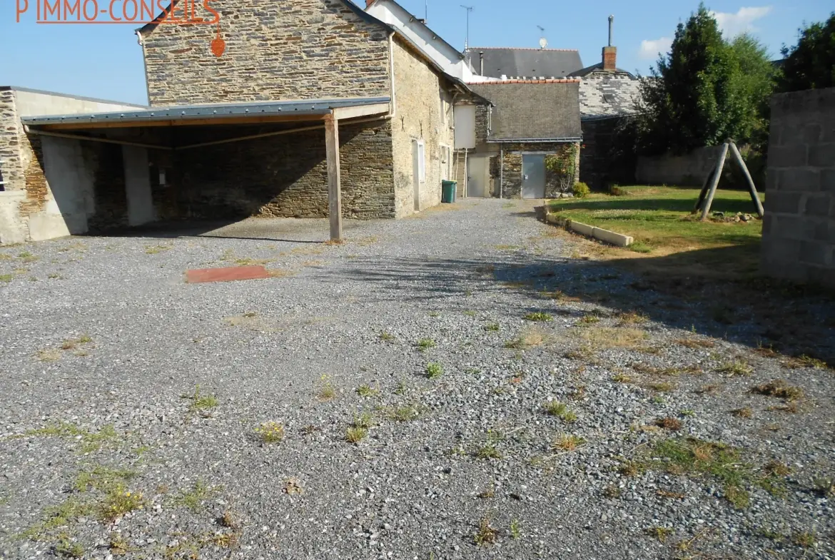 Charmante maison en pierre rénovée avec 3 chambres et bureau à La Chapelle Glain 
