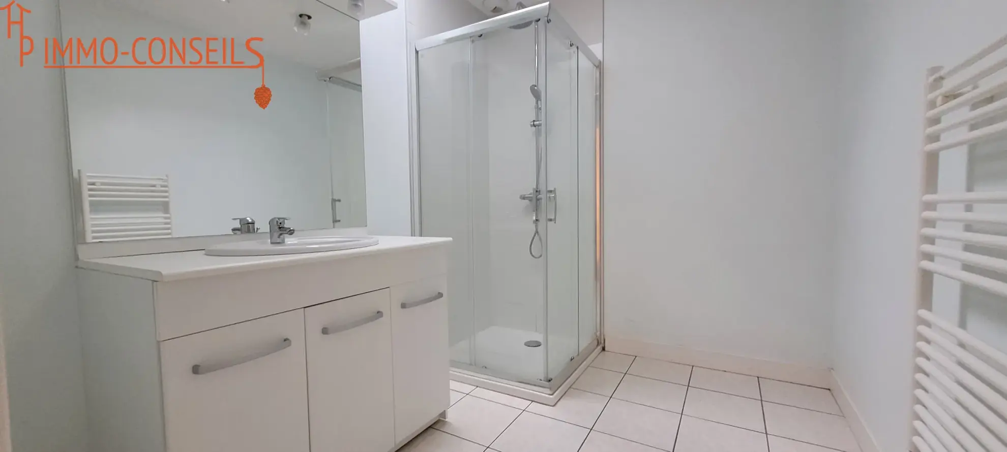 Charmante maison en pierre rénovée avec 3 chambres et bureau à La Chapelle Glain 