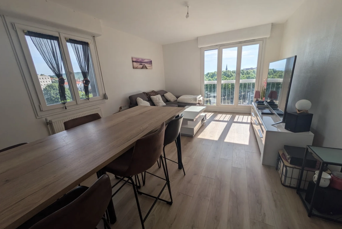 Appartement T3 rénové avec vue et parking au centre de Clermont-Ferrand 