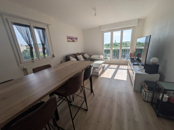 Appartement T3 rénové avec vue et parking au centre de Clermont-Ferrand