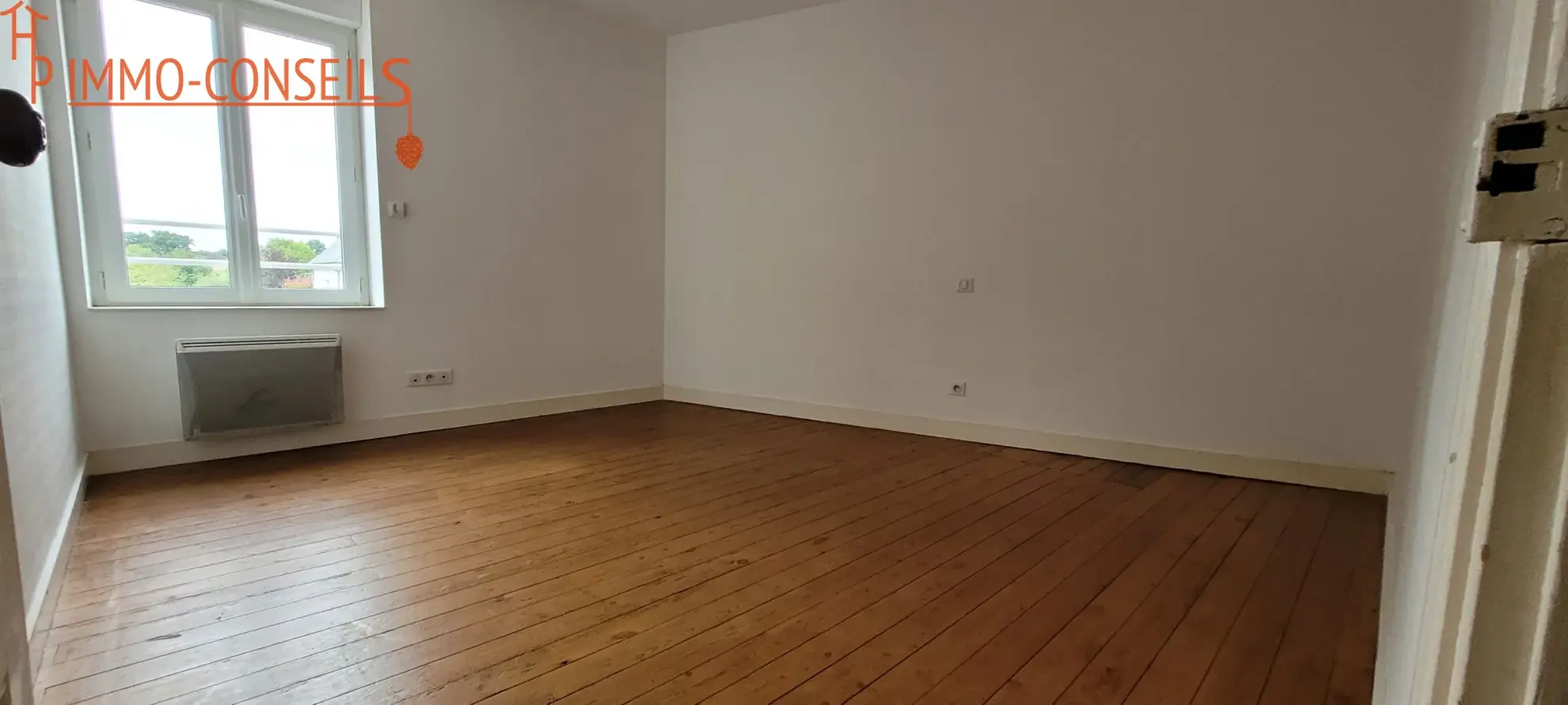 Charmante maison en pierre rénovée avec 3 chambres et bureau à La Chapelle Glain 