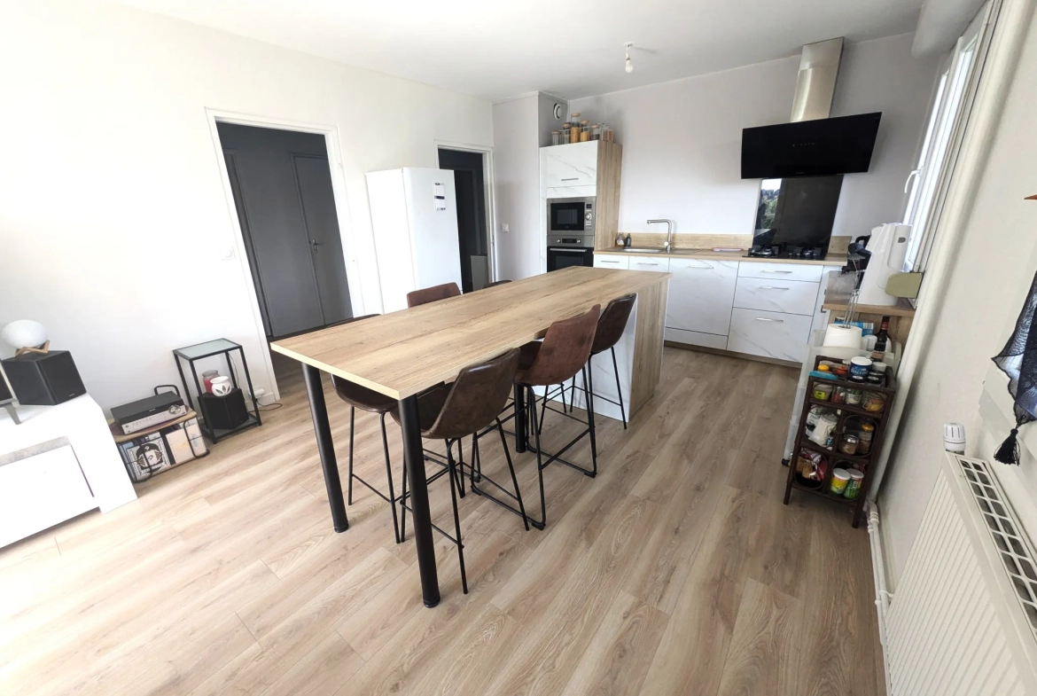 Appartement T3 rénové avec vue et parking au centre de Clermont-Ferrand 