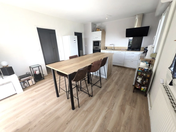 Appartement T3 rénové avec vue et parking au centre de Clermont-Ferrand 