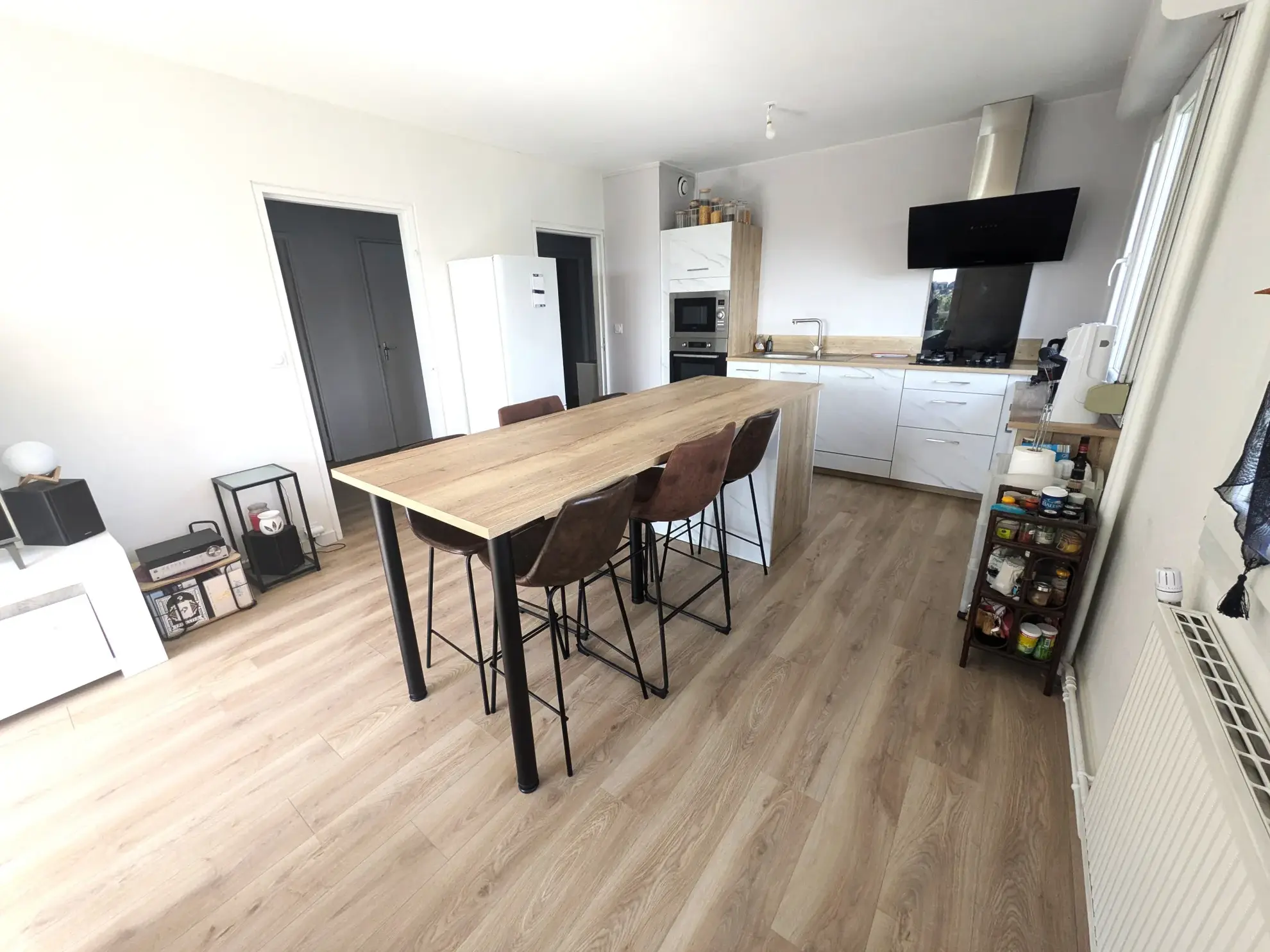 Appartement T3 rénové avec vue et parking au centre de Clermont-Ferrand 