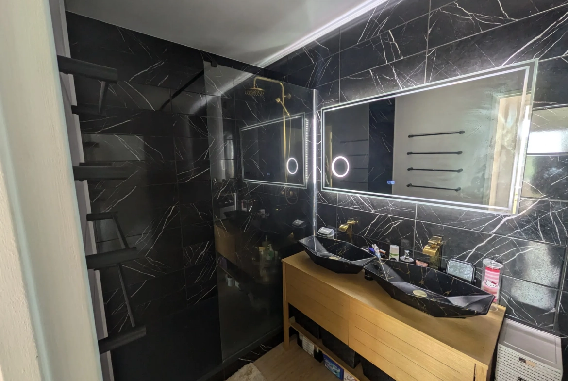 Appartement T3 rénové avec vue et parking au centre de Clermont-Ferrand 