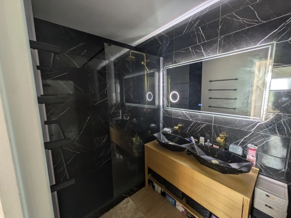 Appartement T3 rénové avec vue et parking au centre de Clermont-Ferrand 