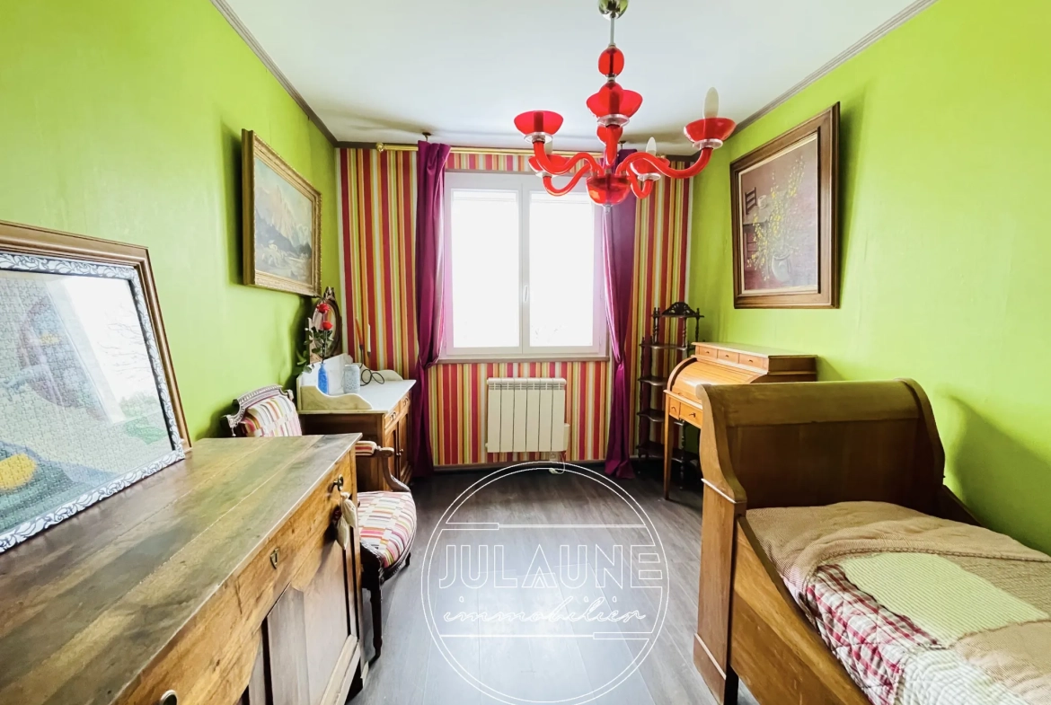 Maison familiale à Isle avec 4 chambres, véranda chauffée et jardin oasis 