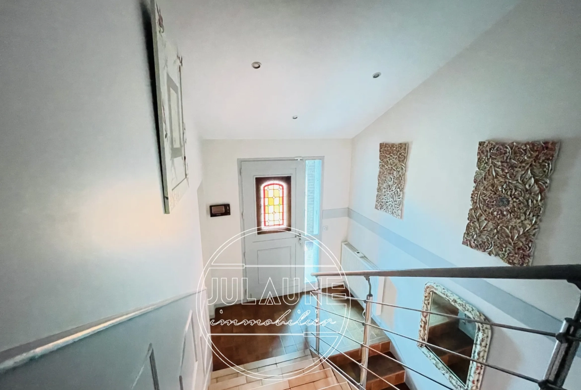 Maison familiale à Isle avec 4 chambres, véranda chauffée et jardin oasis 