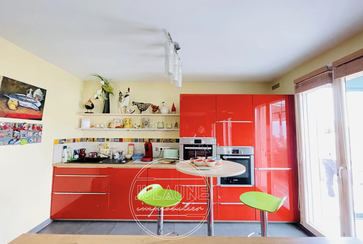 Maison familiale à Isle avec 4 chambres, véranda chauffée et jardin oasis 