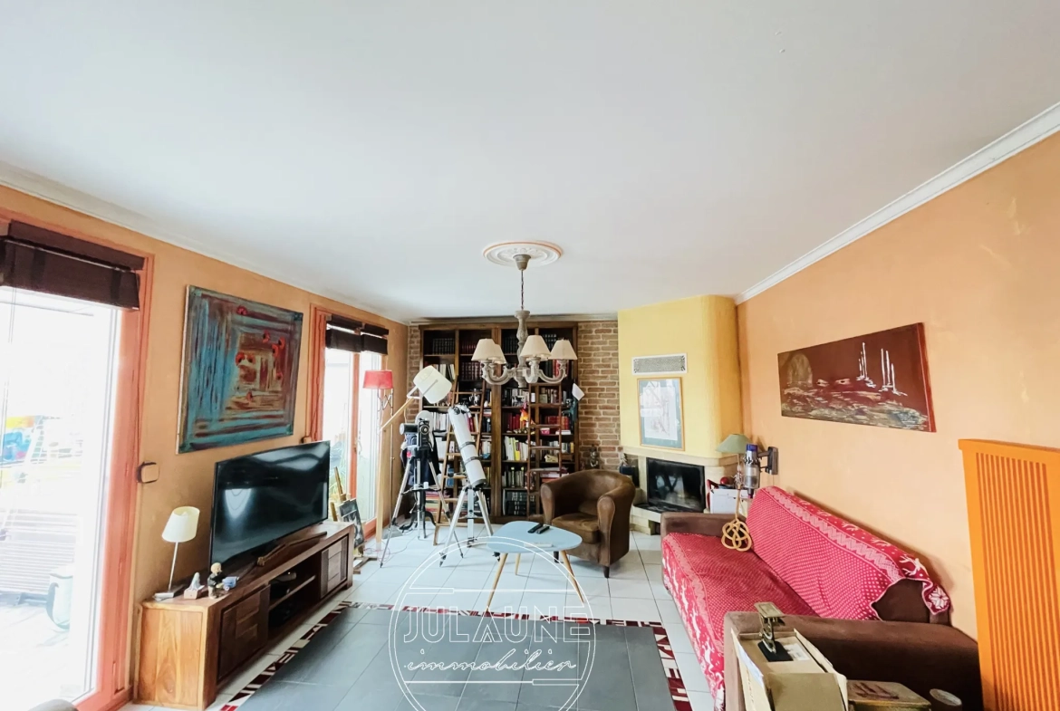 Maison familiale à Isle avec 4 chambres, véranda chauffée et jardin oasis 