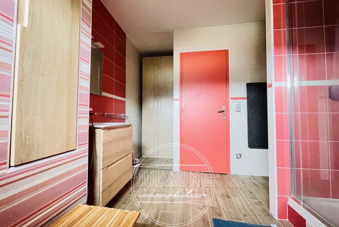 Maison familiale à Isle avec 4 chambres, véranda chauffée et jardin oasis 