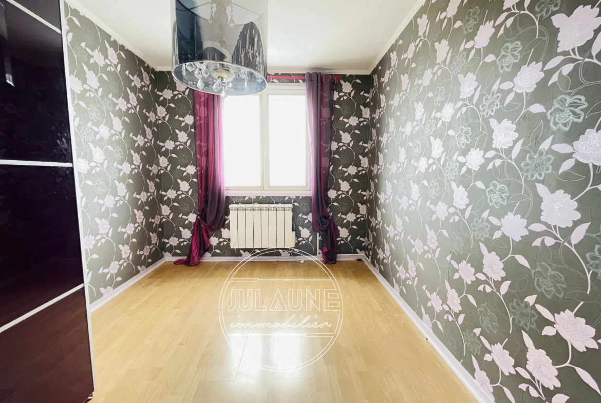 Maison familiale à Isle avec 4 chambres, véranda chauffée et jardin oasis 