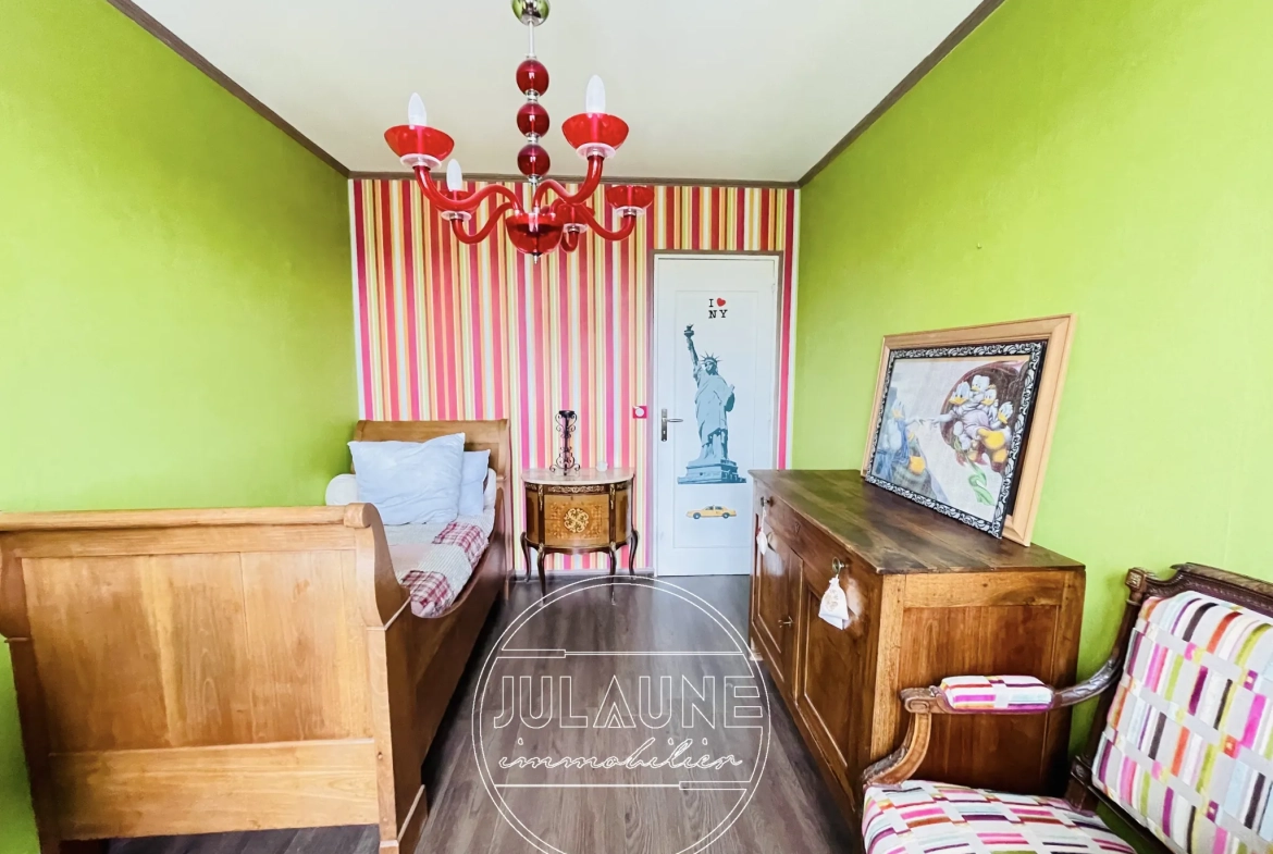 Maison familiale à Isle avec 4 chambres, véranda chauffée et jardin oasis 