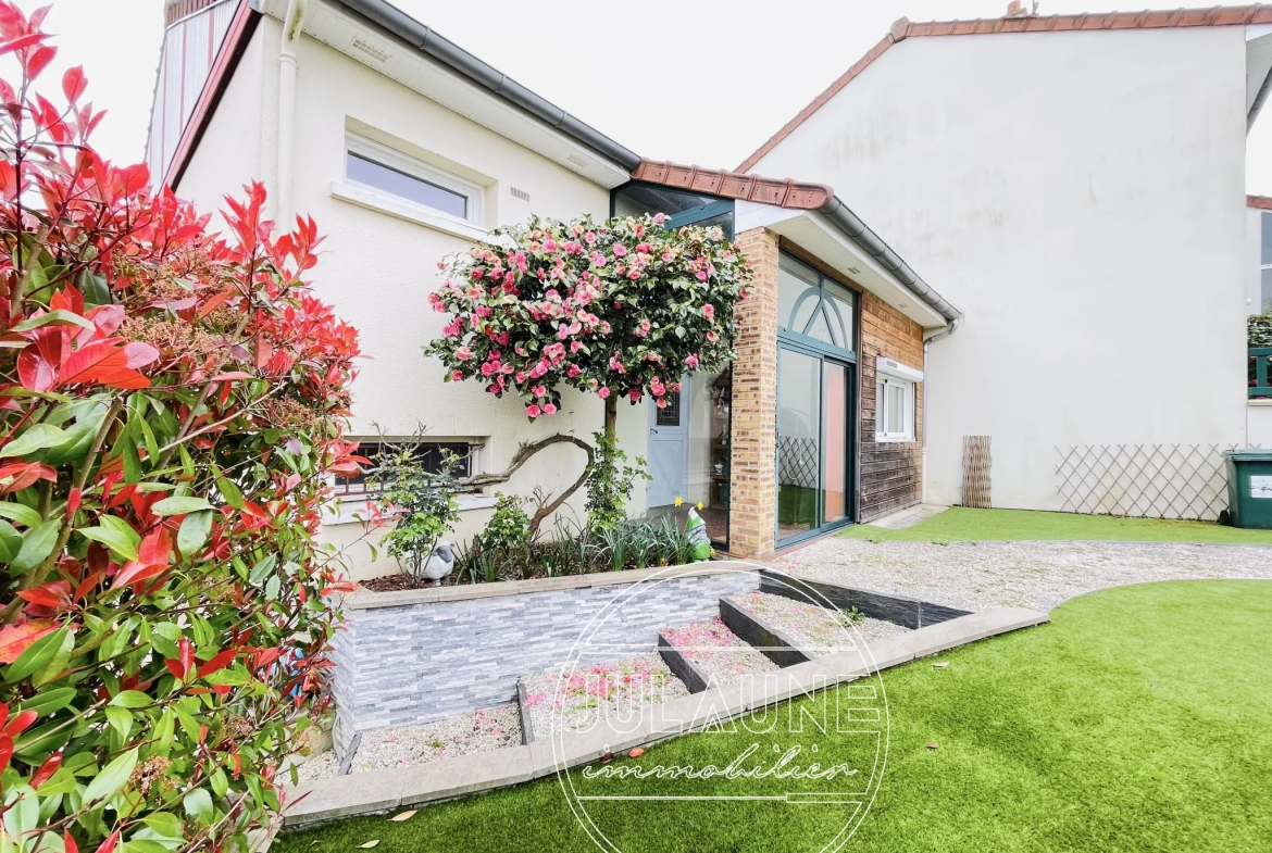 Maison familiale à Isle avec 4 chambres, véranda chauffée et jardin oasis 