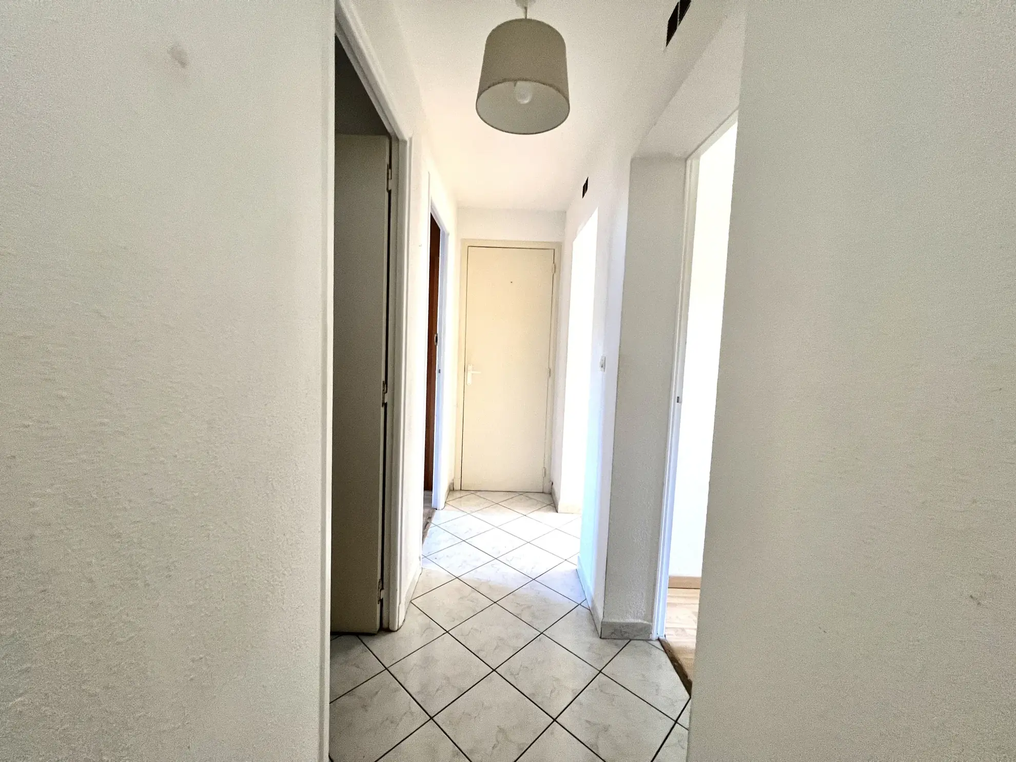 Appartement T4 rénové avec balcon et garage à Carcassonne 