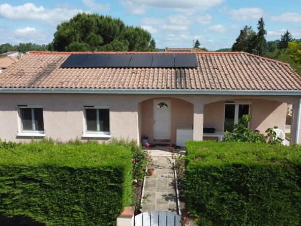 Belle maison 4 chambres à Boe – Plain-pied, jardin et économies d’énergie