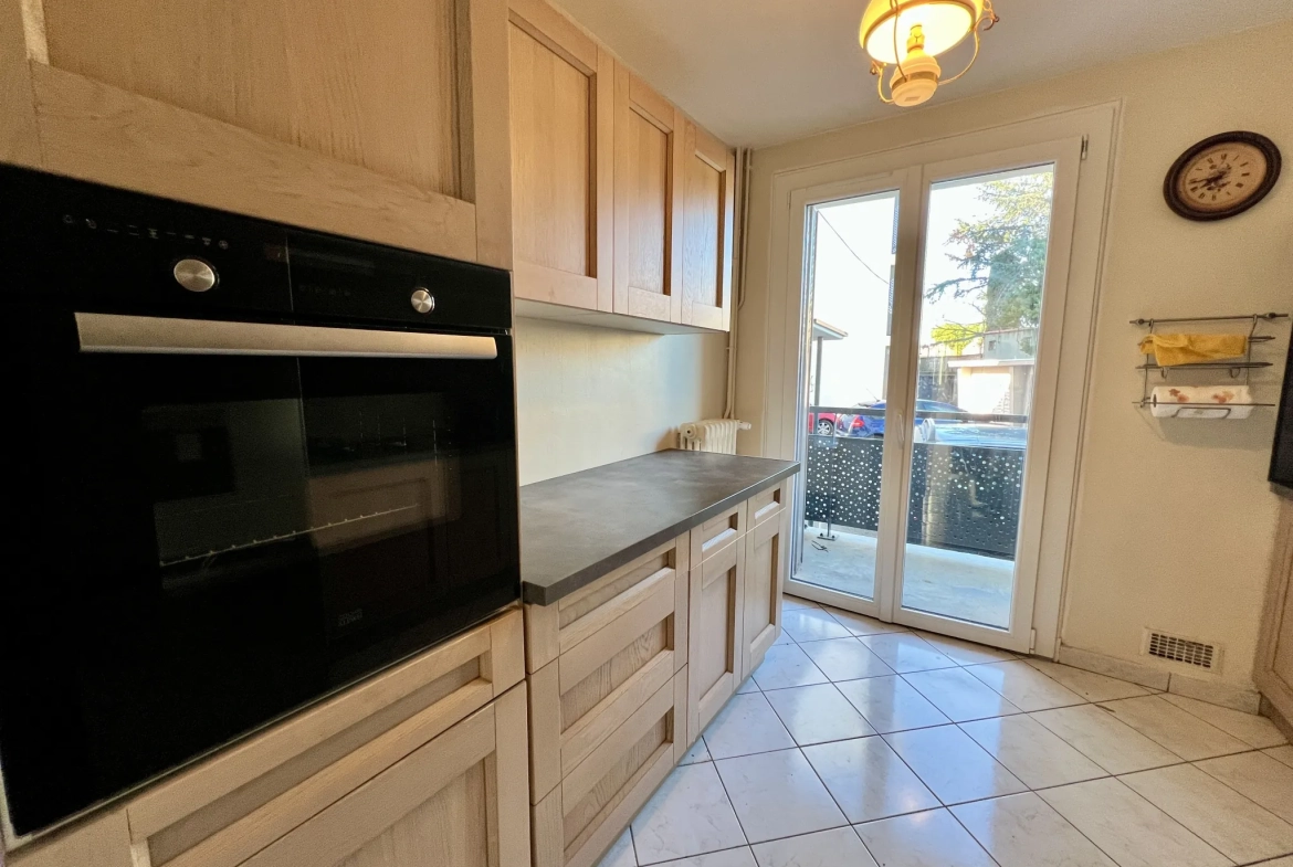 Appartement T4 rénové avec balcon et garage à Carcassonne 