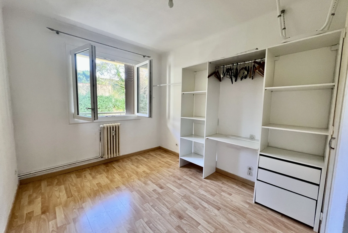 Appartement T4 rénové avec balcon et garage à Carcassonne 