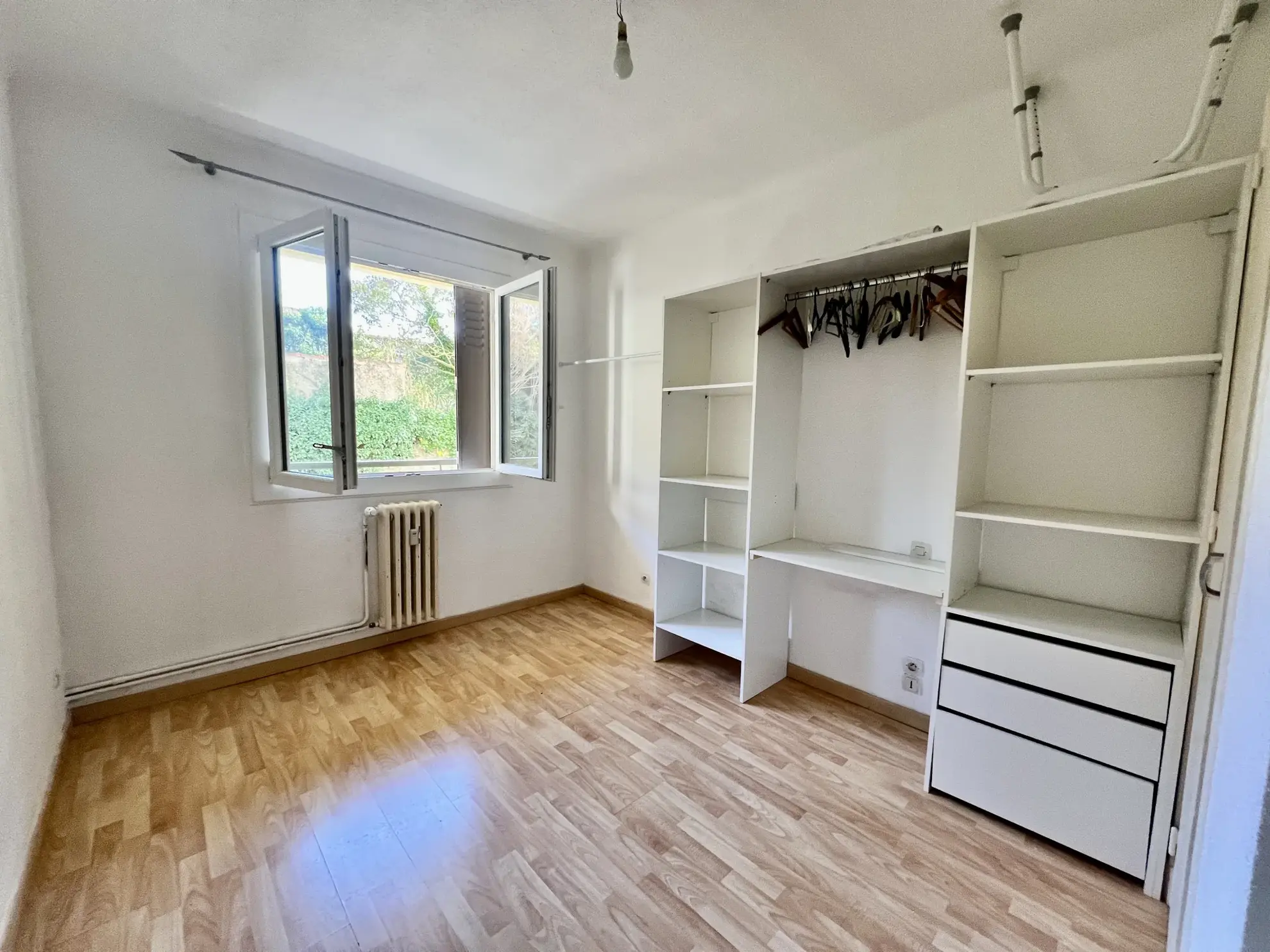 Appartement T4 rénové avec balcon et garage à Carcassonne 