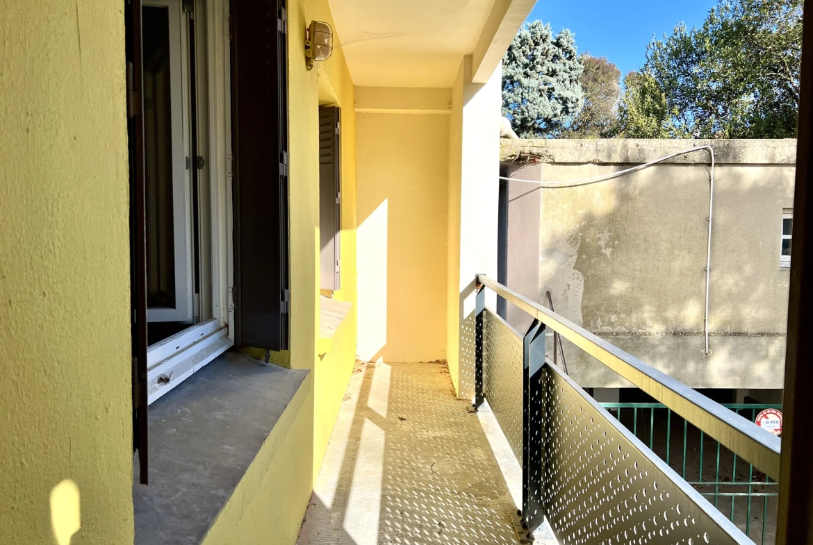 Appartement T4 rénové avec balcon et garage à Carcassonne 