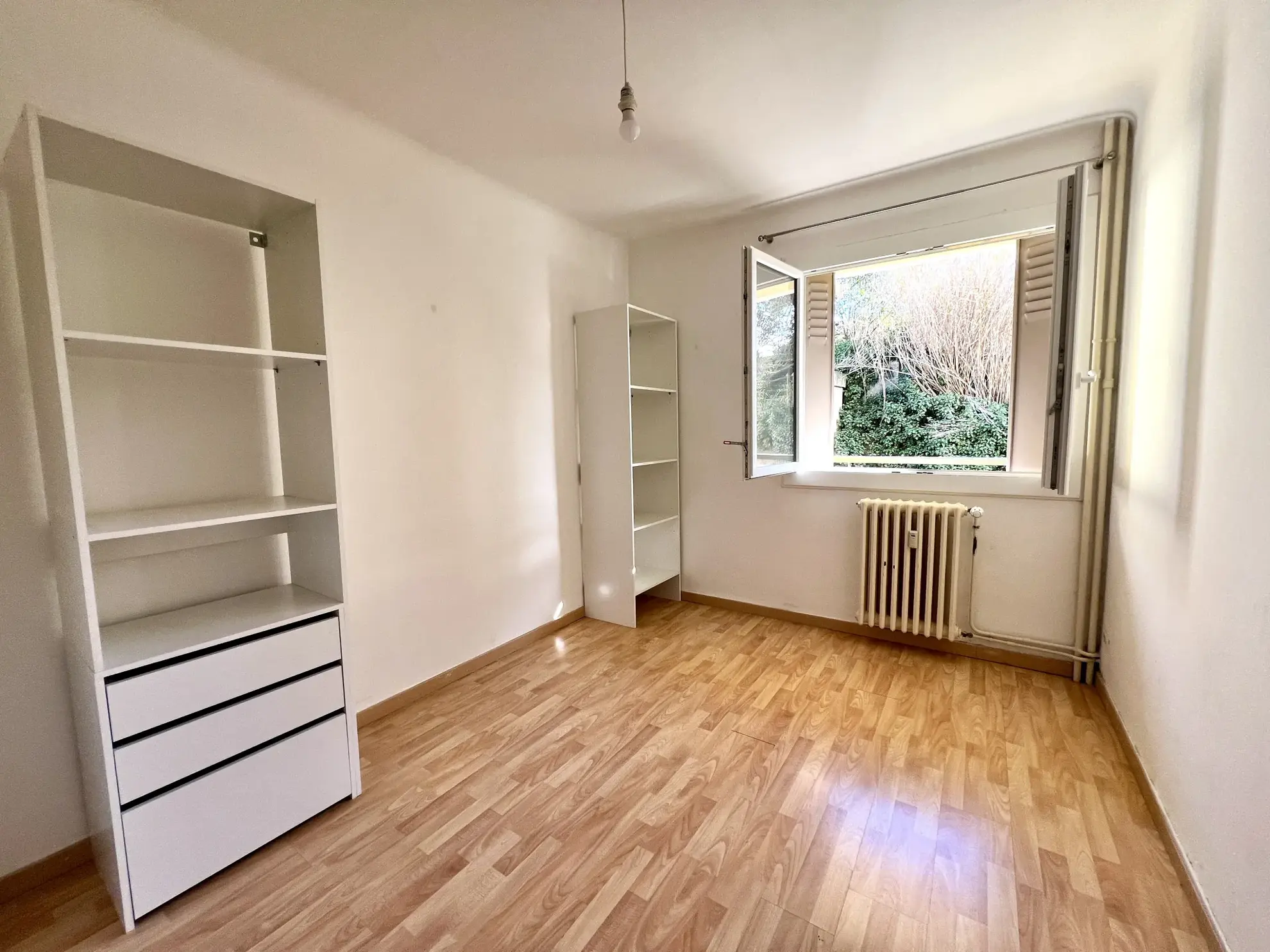 Appartement T4 rénové avec balcon et garage à Carcassonne 