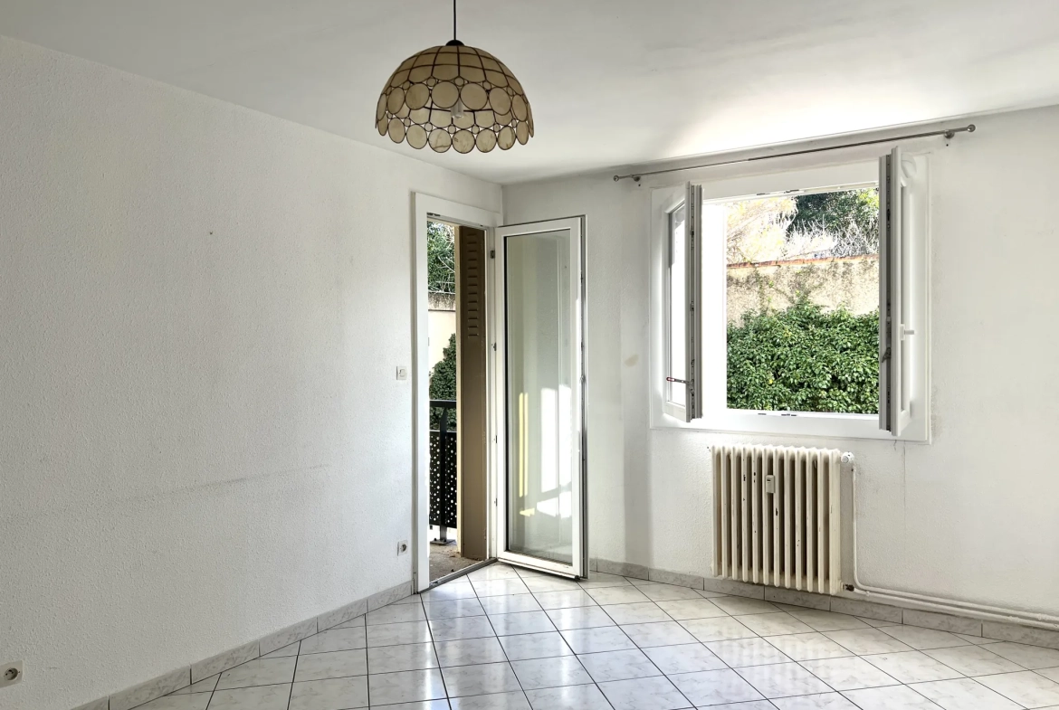 Appartement T4 rénové avec balcon et garage à Carcassonne 