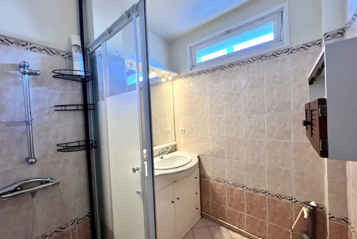 Appartement T4 rénové avec balcon et garage à Carcassonne 