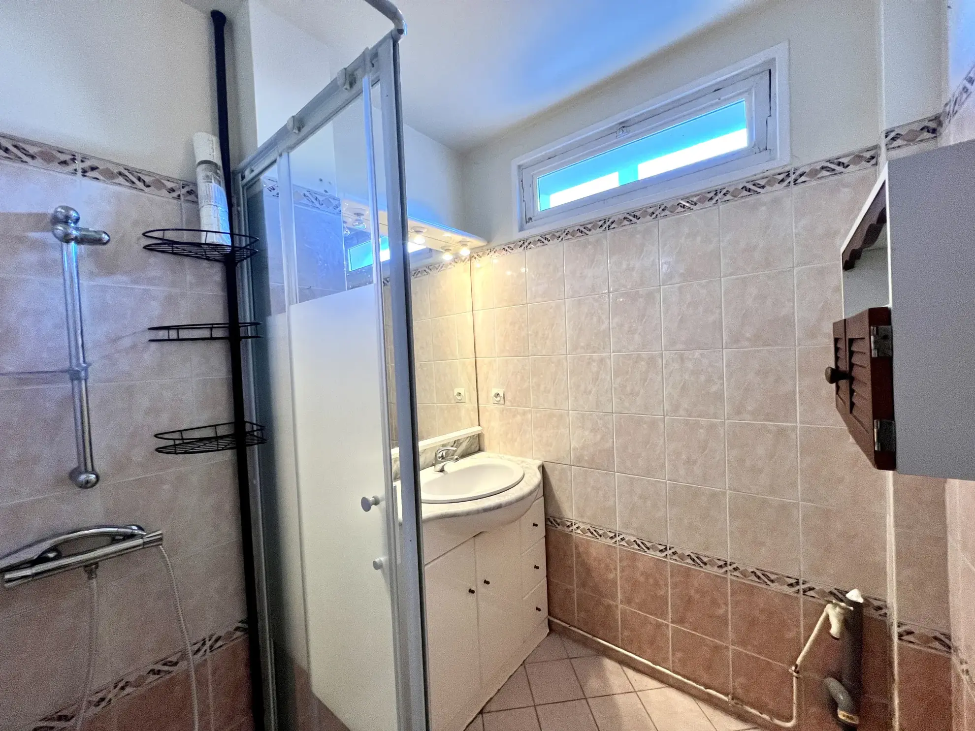 Appartement T4 rénové avec balcon et garage à Carcassonne 
