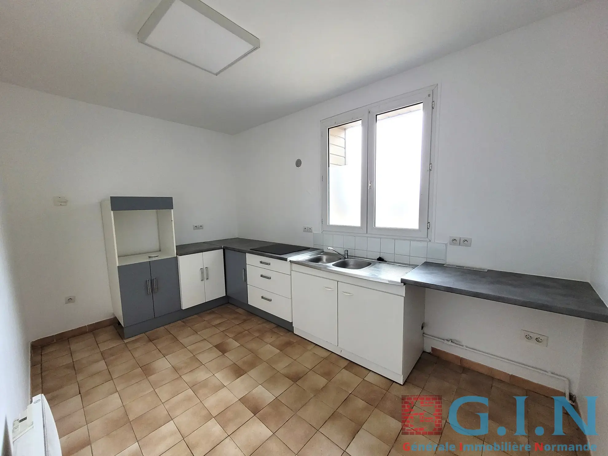 Appartement T5 de 111 m² à Fecamp, proche de la plage, avec parking 
