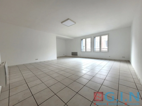 Appartement T5 de 111 m² à Fecamp, proche de la plage, avec parking