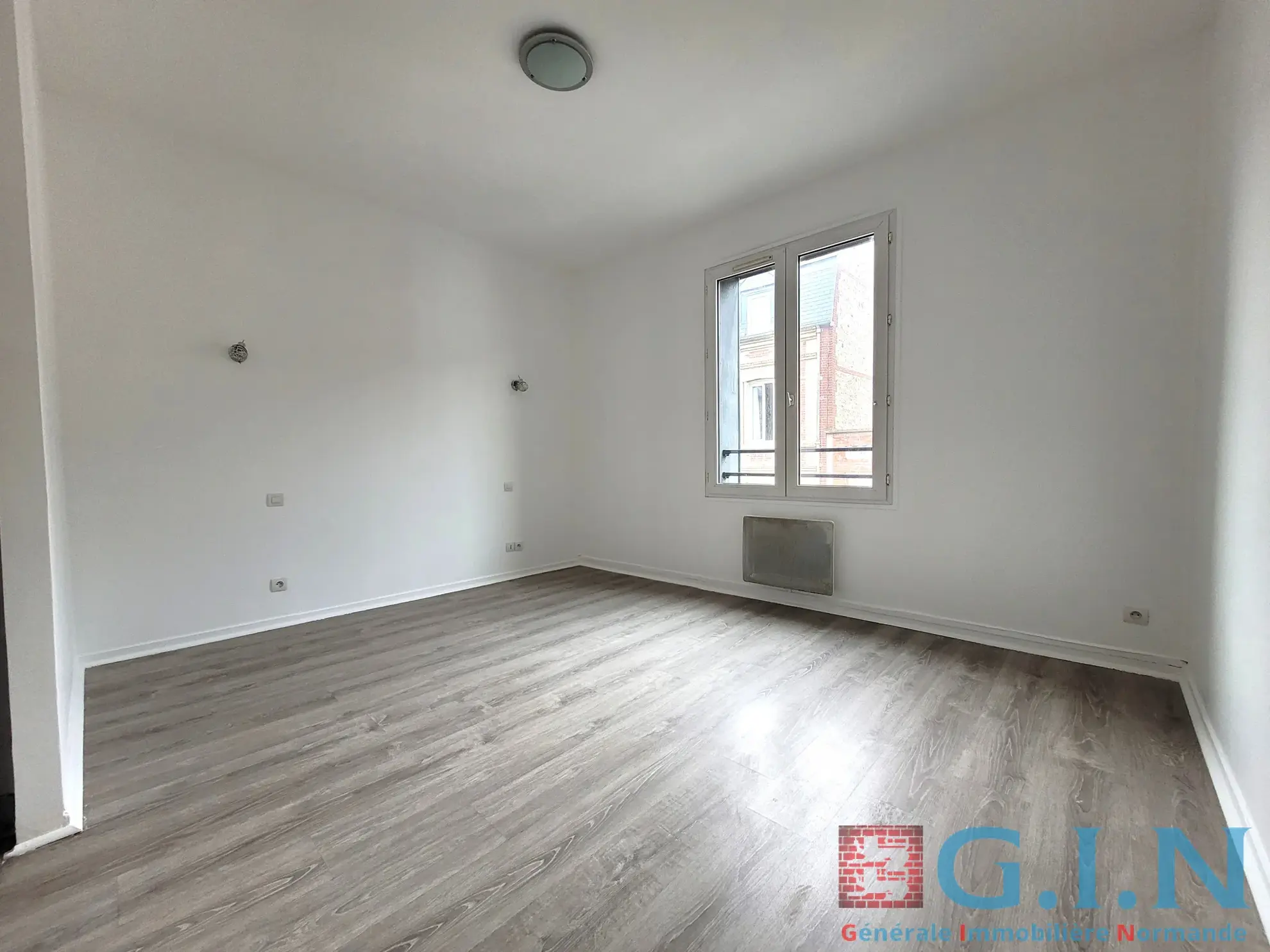 Appartement T5 de 111 m² à Fecamp, proche de la plage, avec parking 