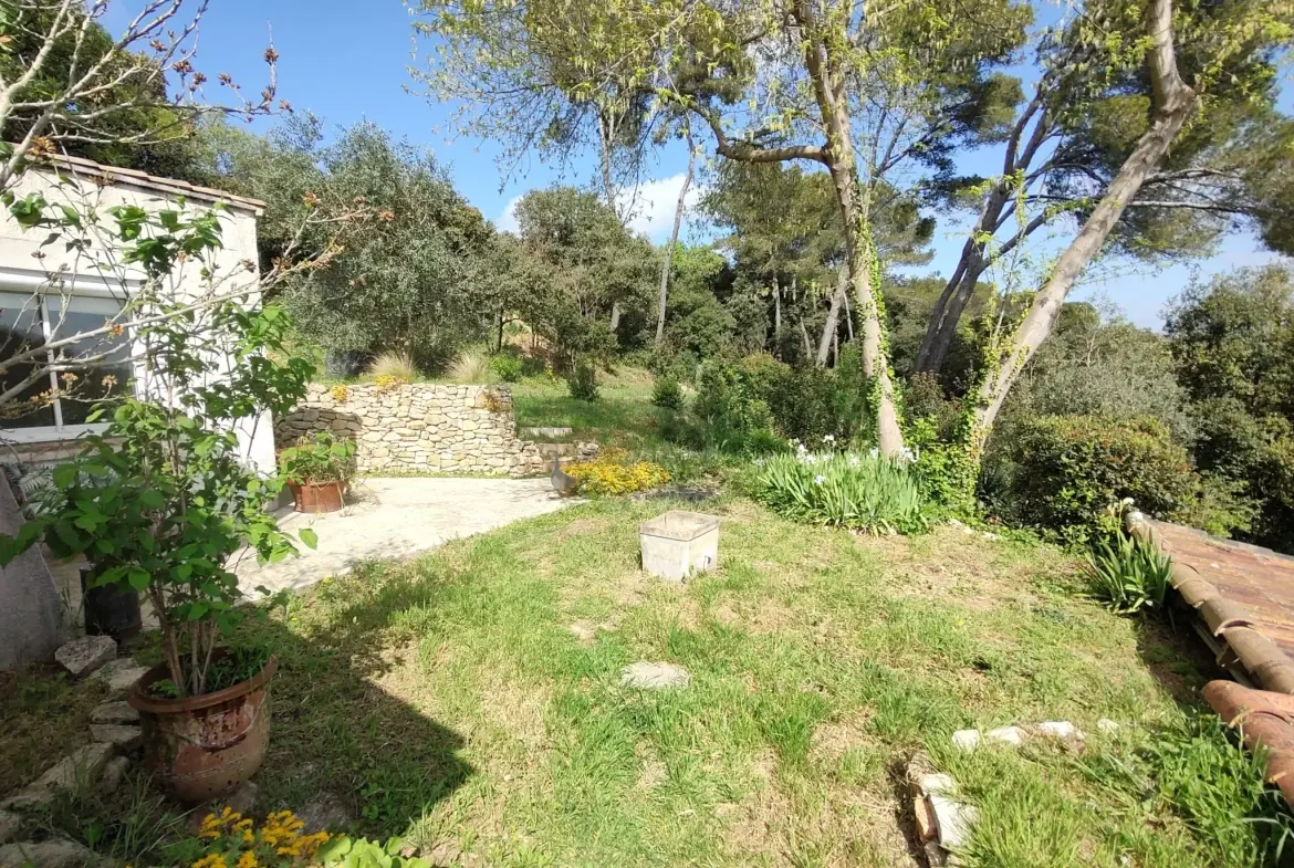 À vendre maison à Saint-Christol avec vue imprenable et grand extérieur 