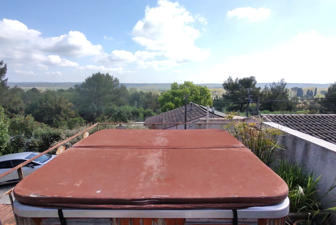 À vendre maison à Saint-Christol avec vue imprenable et grand extérieur 