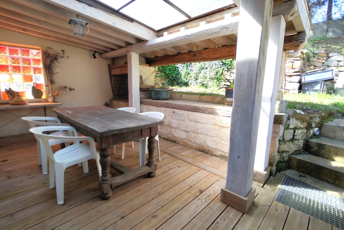 À vendre maison à Saint-Christol avec vue imprenable et grand extérieur 