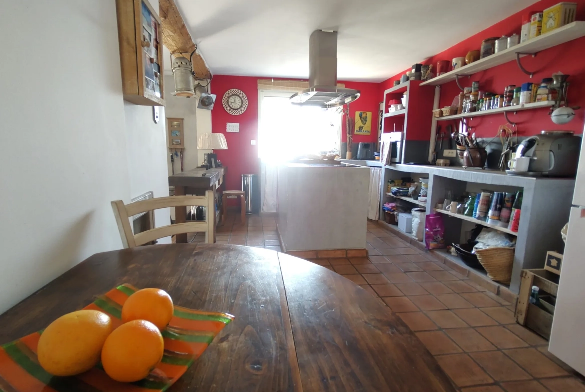 À vendre maison à Saint-Christol avec vue imprenable et grand extérieur 